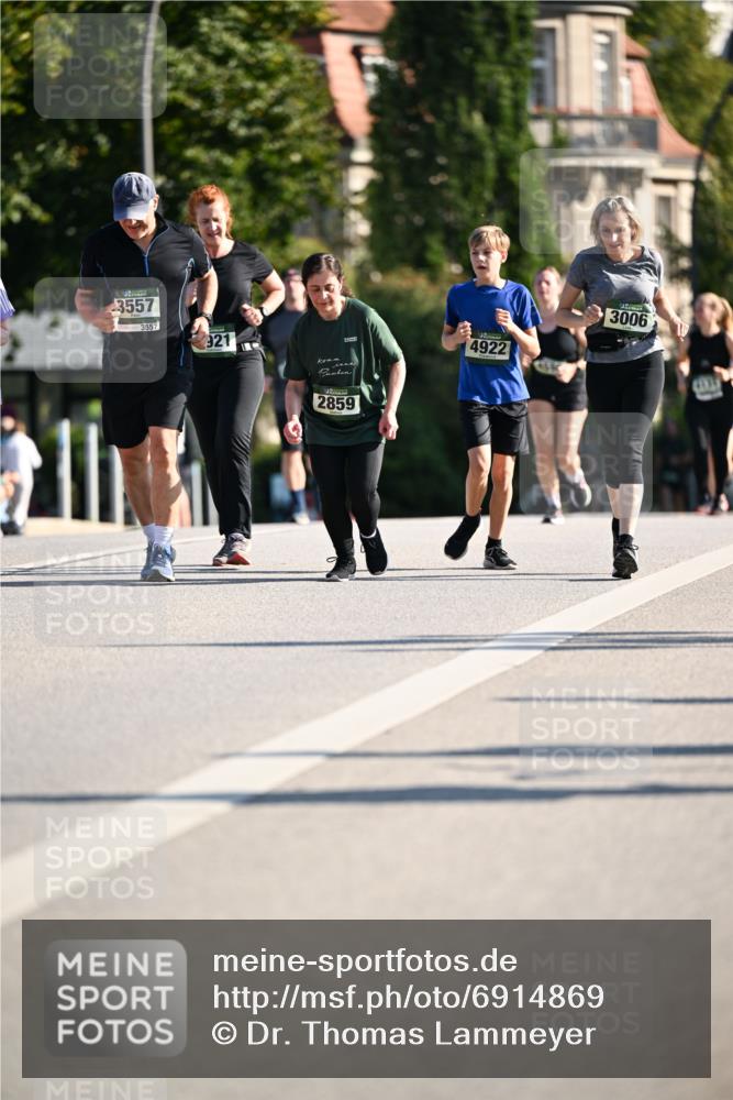 01.09.2024 - BARMER Alsterlauf Dr. Thomas Lammeyer http://msf.ph/oto/6914869 01.09.2024 09:47:47 Laufen 3557, 3557, 921, 4922, 3006, 2859 meine-sportfotos.de