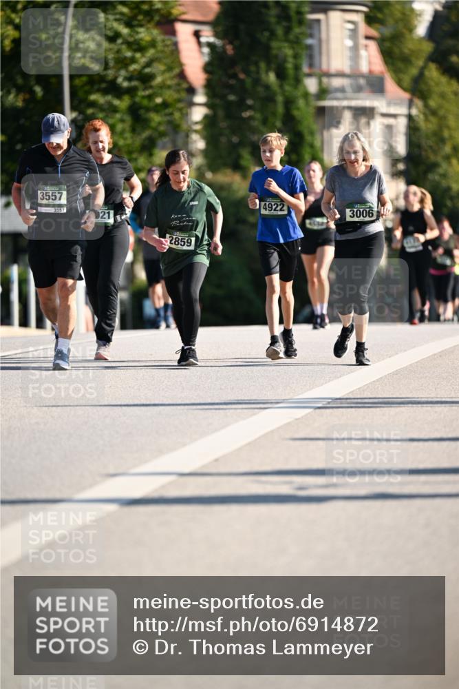 01.09.2024 - BARMER Alsterlauf Dr. Thomas Lammeyer http://msf.ph/oto/6914872 01.09.2024 09:47:47 Laufen 3557, 3557, 21, 2859, 4922, 3006 meine-sportfotos.de
