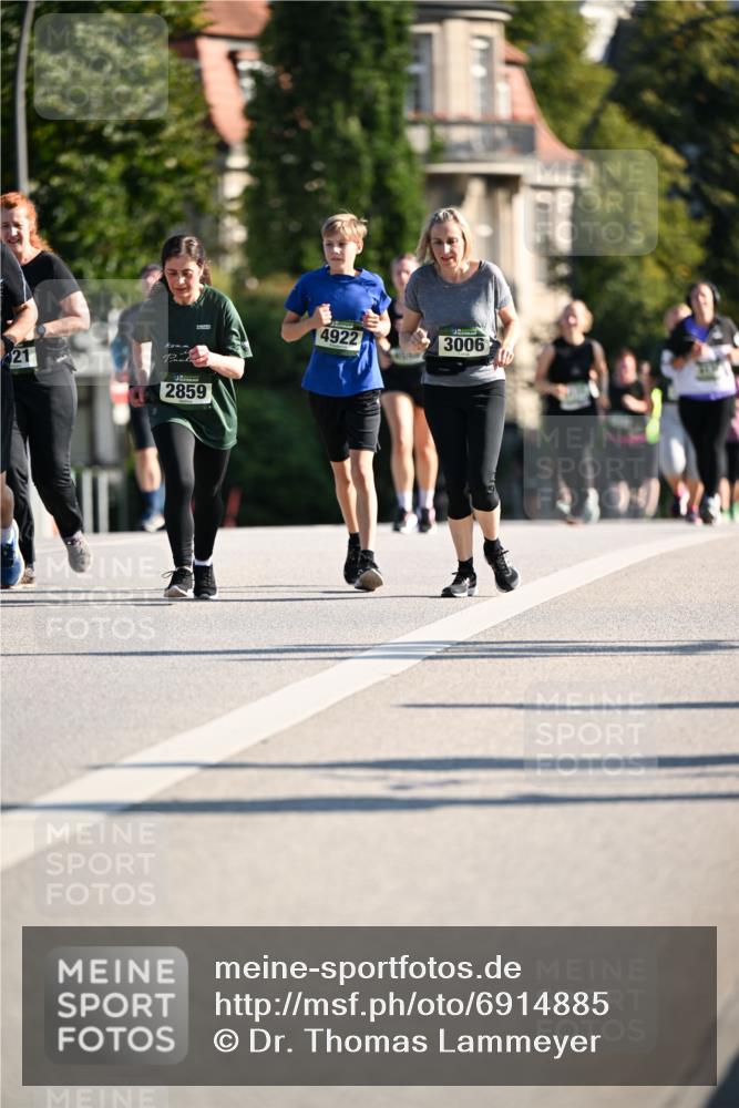 01.09.2024 - BARMER Alsterlauf Dr. Thomas Lammeyer http://msf.ph/oto/6914885 01.09.2024 09:47:47 Laufen 2859, 4922, 3006 meine-sportfotos.de