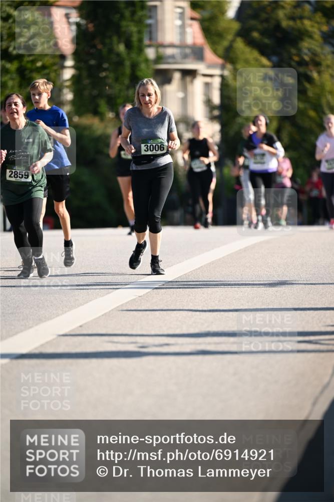 01.09.2024 - BARMER Alsterlauf Dr. Thomas Lammeyer http://msf.ph/oto/6914921 01.09.2024 09:47:48 Laufen 2859, 3006 meine-sportfotos.de