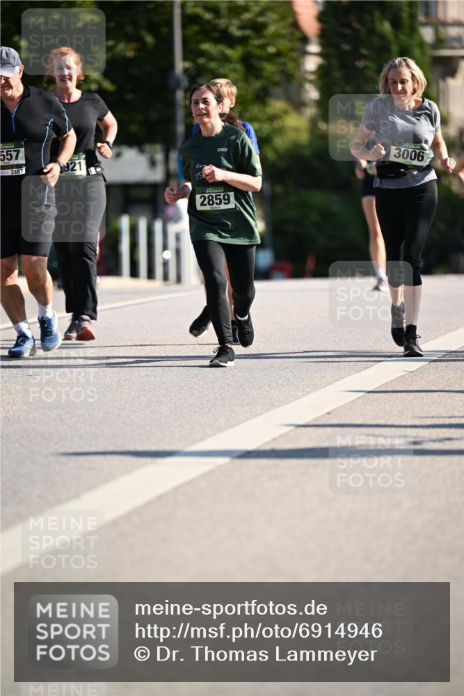 01.09.2024 - BARMER Alsterlauf Dr. Thomas Lammeyer http://msf.ph/oto/6914946 01.09.2024 09:47:49 Laufen 557, 3557, 21, 13, 2859, 3006 meine-sportfotos.de