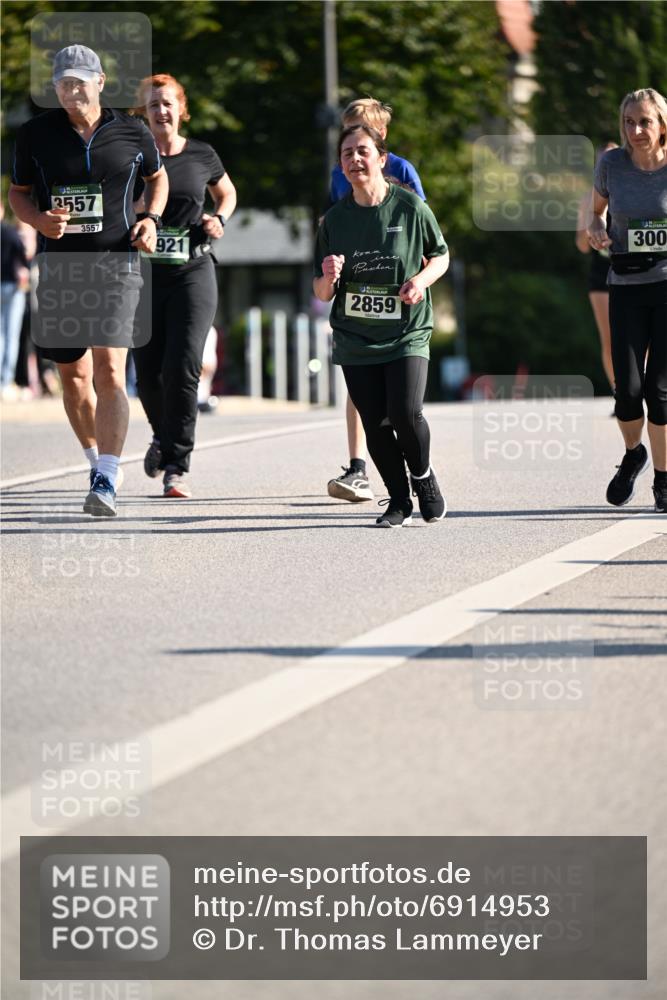 01.09.2024 - BARMER Alsterlauf Dr. Thomas Lammeyer http://msf.ph/oto/6914953 01.09.2024 09:47:49 Laufen 3557, 3557, 921, 2859, 300 meine-sportfotos.de