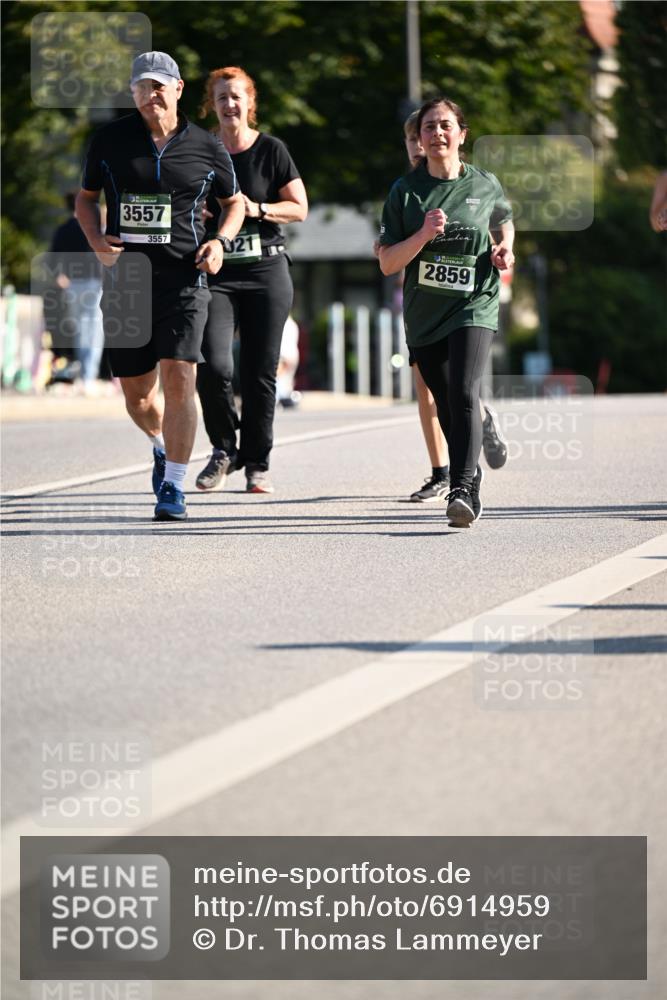 01.09.2024 - BARMER Alsterlauf Dr. Thomas Lammeyer http://msf.ph/oto/6914959 01.09.2024 09:47:49 Laufen 3557, 3557, 2859 meine-sportfotos.de