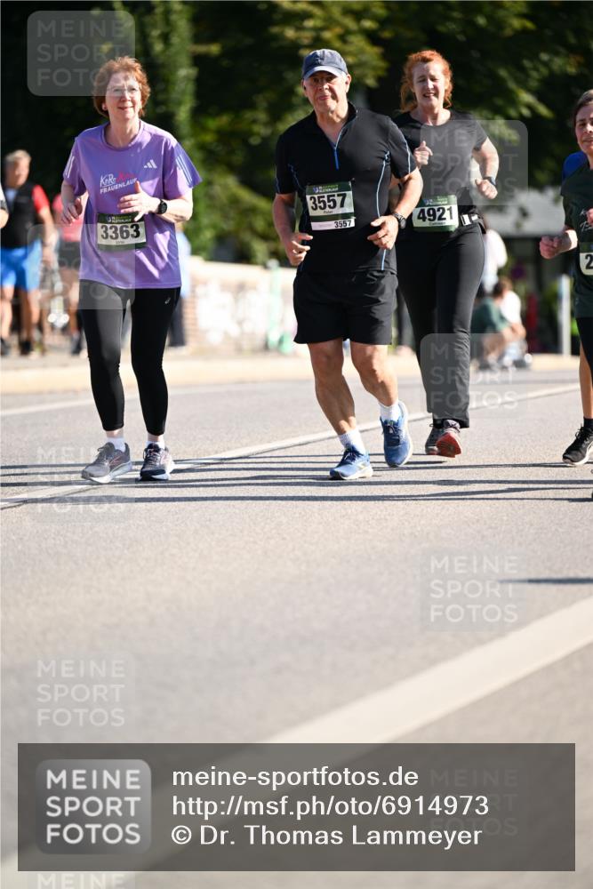 01.09.2024 - BARMER Alsterlauf Dr. Thomas Lammeyer http://msf.ph/oto/6914973 01.09.2024 09:47:50 Laufen 3363, 3557, 3557, 4921, 2 meine-sportfotos.de