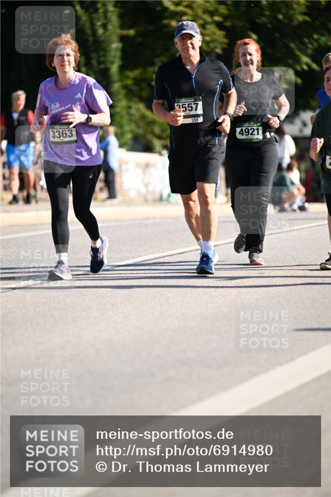 01.09.2024 - BARMER Alsterlauf Dr. Thomas Lammeyer http://msf.ph/oto/6914980 01.09.2024 09:47:50 Laufen 3363, 3557, 3557, 4921 meine-sportfotos.de