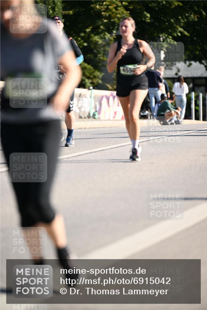 01.09.2024 - BARMER Alsterlauf Dr. Thomas Lammeyer http://msf.ph/oto/6915042 01.09.2024 09:47:55 Laufen 03, 4559 meine-sportfotos.de