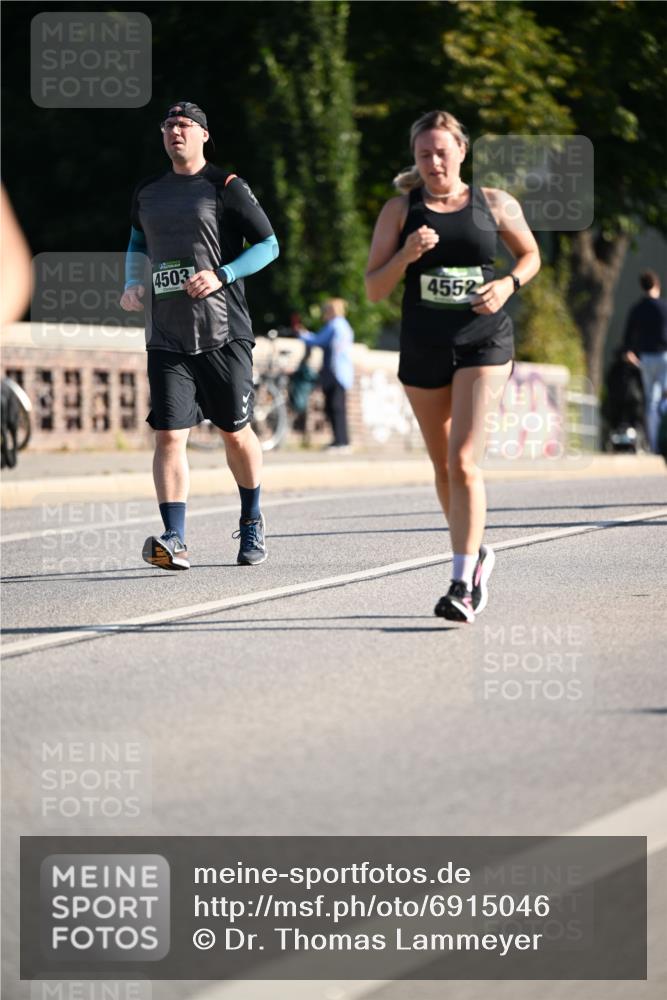 01.09.2024 - BARMER Alsterlauf Dr. Thomas Lammeyer http://msf.ph/oto/6915046 01.09.2024 09:47:55 Laufen 4503, 4552 meine-sportfotos.de