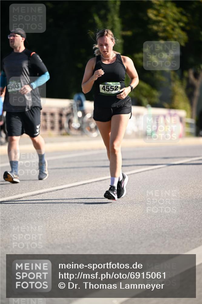 01.09.2024 - BARMER Alsterlauf Dr. Thomas Lammeyer http://msf.ph/oto/6915061 01.09.2024 09:47:56 Laufen 4503, 4552 meine-sportfotos.de