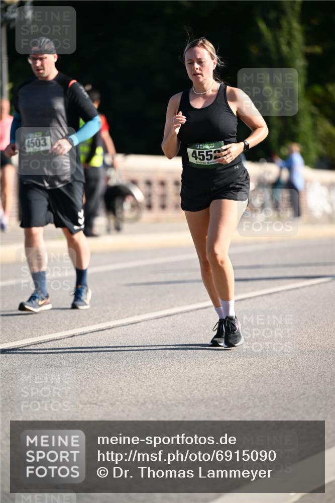 01.09.2024 - BARMER Alsterlauf Dr. Thomas Lammeyer http://msf.ph/oto/6915090 01.09.2024 09:47:57 Laufen 4503, 4552 meine-sportfotos.de