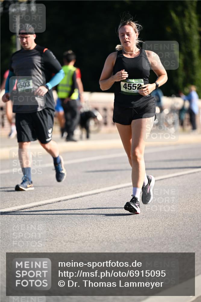 01.09.2024 - BARMER Alsterlauf Dr. Thomas Lammeyer http://msf.ph/oto/6915095 01.09.2024 09:47:57 Laufen 4503, 4552 meine-sportfotos.de