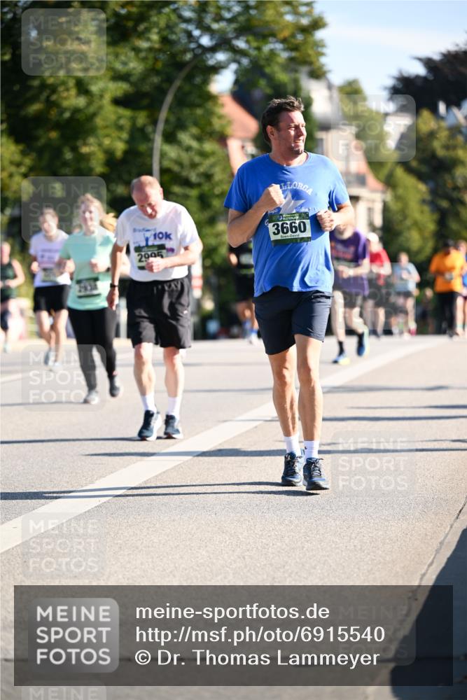 01.09.2024 - BARMER Alsterlauf Dr. Thomas Lammeyer http://msf.ph/oto/6915540 01.09.2024 09:48:16 Laufen 10, 2995, 3660 meine-sportfotos.de