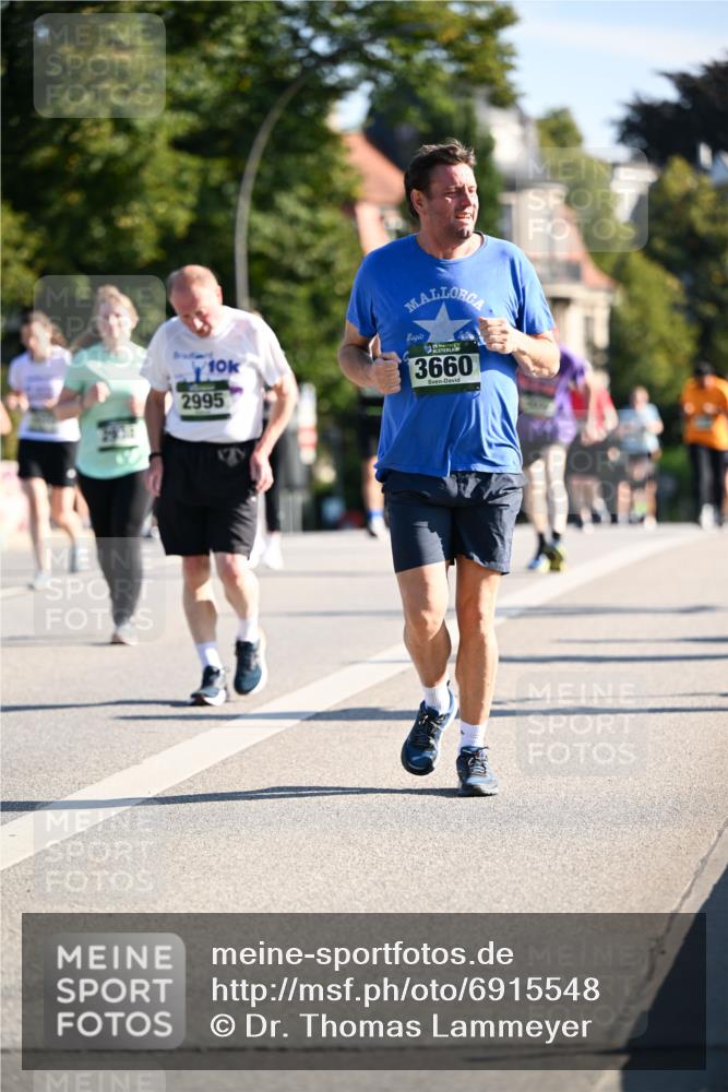 01.09.2024 - BARMER Alsterlauf Dr. Thomas Lammeyer http://msf.ph/oto/6915548 01.09.2024 09:48:17 Laufen 10, 2995, 3660 meine-sportfotos.de