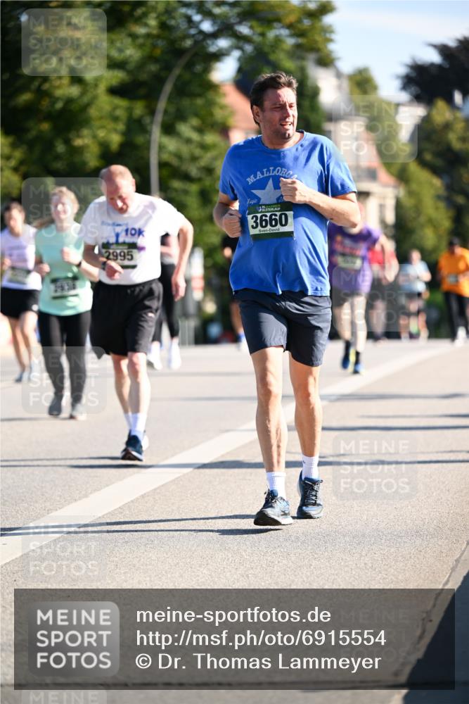 01.09.2024 - BARMER Alsterlauf Dr. Thomas Lammeyer http://msf.ph/oto/6915554 01.09.2024 09:48:17 Laufen 10, 2995, 3660 meine-sportfotos.de