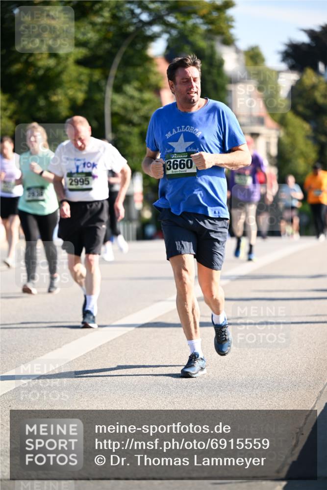 01.09.2024 - BARMER Alsterlauf Dr. Thomas Lammeyer http://msf.ph/oto/6915559 01.09.2024 09:48:17 Laufen 10, 2995, 3660 meine-sportfotos.de