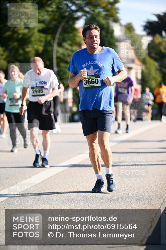 01.09.2024 - BARMER Alsterlauf Dr. Thomas Lammeyer http://msf.ph/oto/6915564 01.09.2024 09:48:17 Laufen 10, 2995, 35, 3660 meine-sportfotos.de