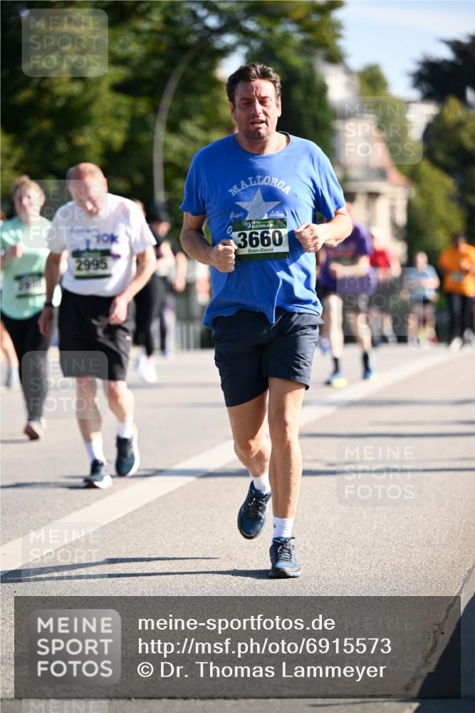 01.09.2024 - BARMER Alsterlauf Dr. Thomas Lammeyer http://msf.ph/oto/6915573 01.09.2024 09:48:17 Laufen 10, 2995, 35, 3660 meine-sportfotos.de