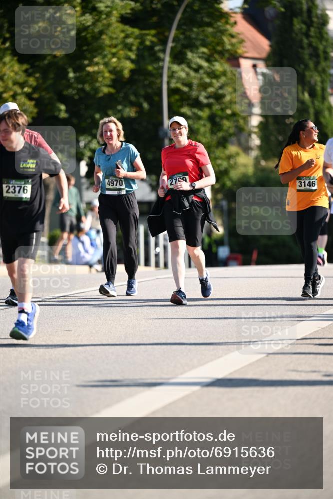 01.09.2024 - BARMER Alsterlauf Dr. Thomas Lammeyer http://msf.ph/oto/6915636 01.09.2024 09:48:24 Laufen 2376, 4970, 4970, 2799, 3146 meine-sportfotos.de