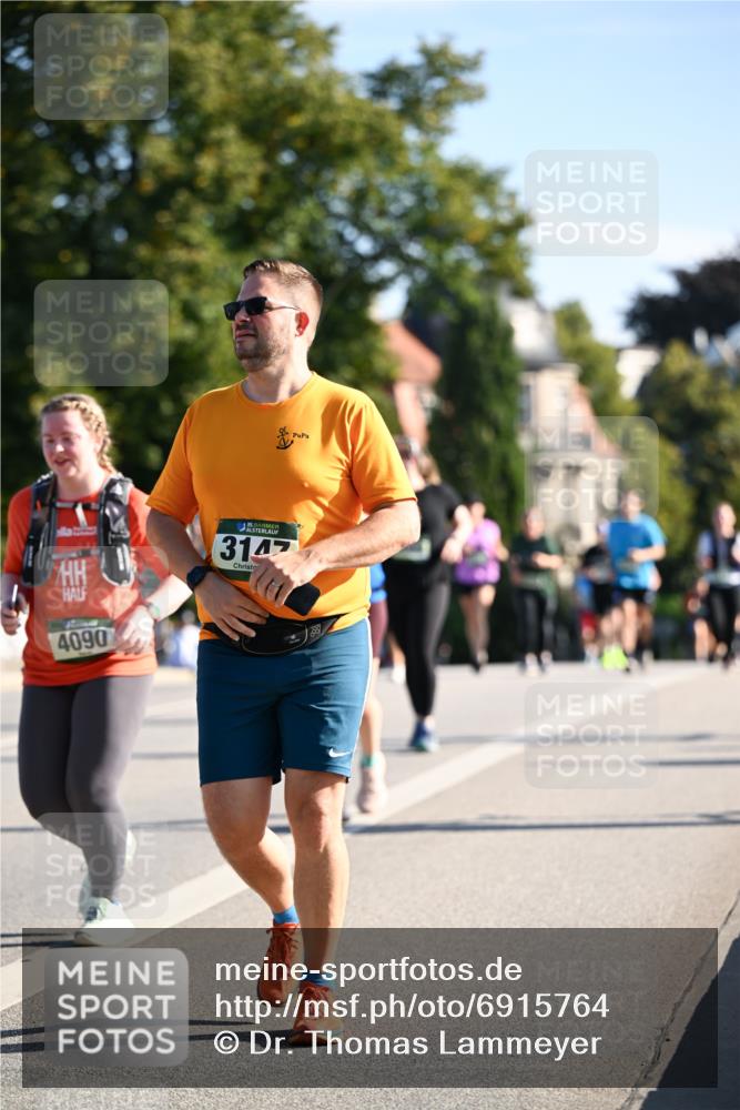 01.09.2024 - BARMER Alsterlauf Dr. Thomas Lammeyer http://msf.ph/oto/6915764 01.09.2024 09:48:31 Laufen 4090, 1035, 3147 meine-sportfotos.de