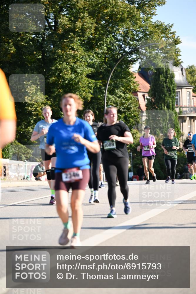 01.09.2024 - BARMER Alsterlauf Dr. Thomas Lammeyer http://msf.ph/oto/6915793 01.09.2024 09:48:33 Laufen 2346, 1089, 3221, 2803, 349 meine-sportfotos.de
