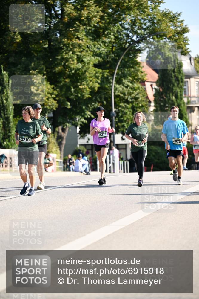 01.09.2024 - BARMER Alsterlauf Dr. Thomas Lammeyer http://msf.ph/oto/6915918 01.09.2024 09:48:36 Laufen 3210, 3221, 803, 2872, 1327 meine-sportfotos.de