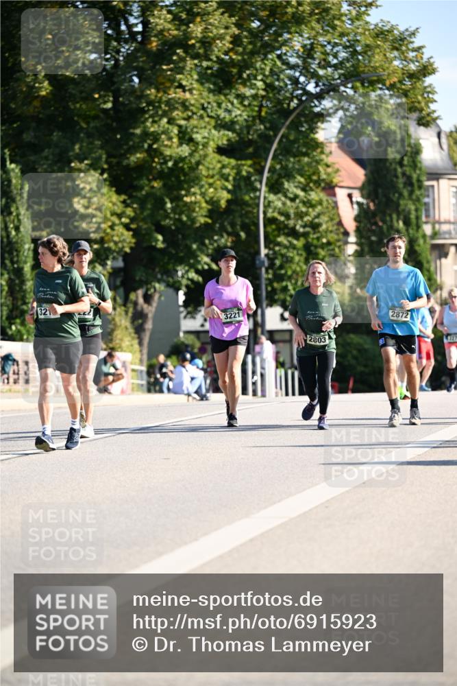 01.09.2024 - BARMER Alsterlauf Dr. Thomas Lammeyer http://msf.ph/oto/6915923 01.09.2024 09:48:36 Laufen 321, 3221, 2803, 2872, 4327 meine-sportfotos.de