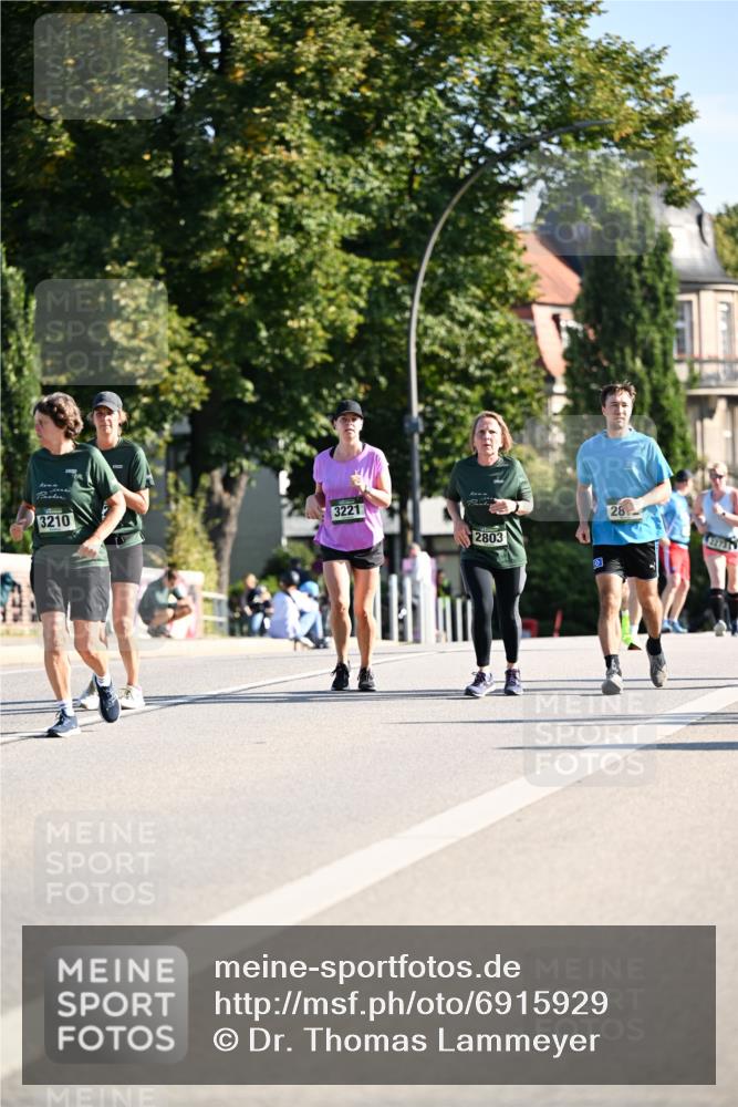 01.09.2024 - BARMER Alsterlauf Dr. Thomas Lammeyer http://msf.ph/oto/6915929 01.09.2024 09:48:36 Laufen 3210, 3221, 2803, 28, 3273 meine-sportfotos.de