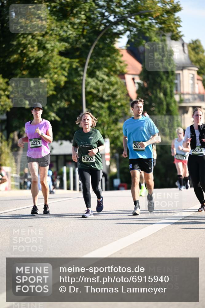 01.09.2024 - BARMER Alsterlauf Dr. Thomas Lammeyer http://msf.ph/oto/6915940 01.09.2024 09:48:37 Laufen 3221, 2803, 2812, 2873 meine-sportfotos.de