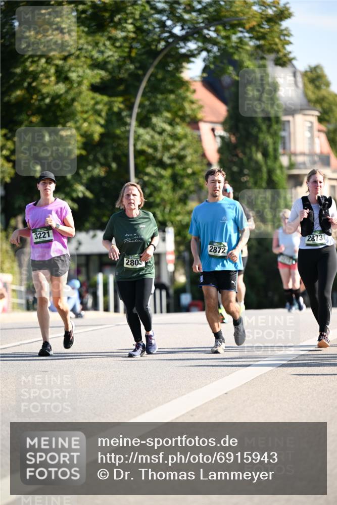 01.09.2024 - BARMER Alsterlauf Dr. Thomas Lammeyer http://msf.ph/oto/6915943 01.09.2024 09:48:37 Laufen 3221, 2803, 2873, 2872 meine-sportfotos.de