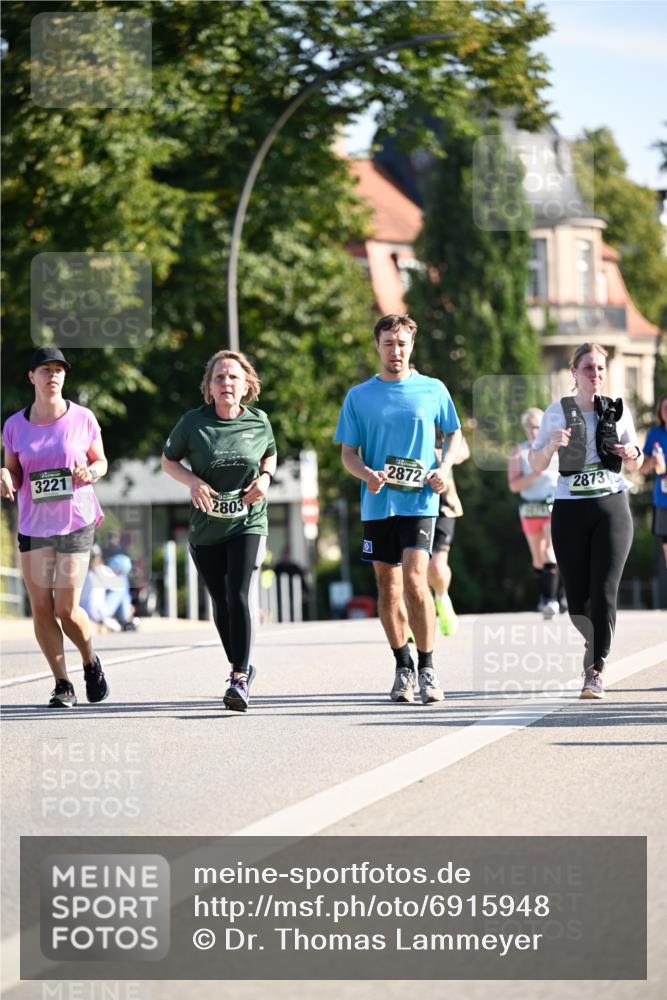 01.09.2024 - BARMER Alsterlauf Dr. Thomas Lammeyer http://msf.ph/oto/6915948 01.09.2024 09:48:37 Laufen 3221, 2803, 2872, 2873 meine-sportfotos.de