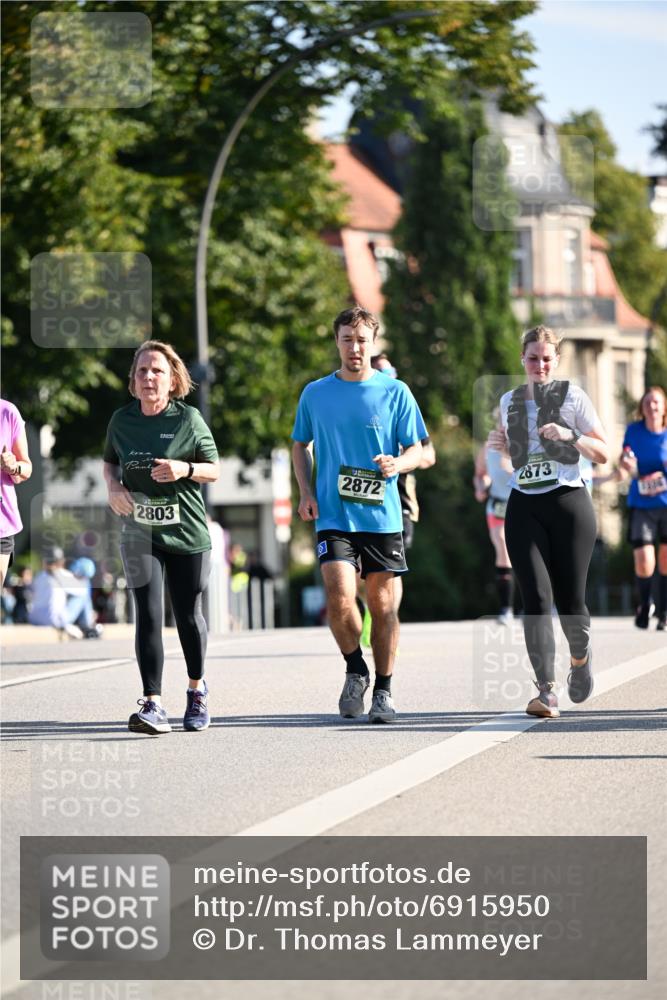 01.09.2024 - BARMER Alsterlauf Dr. Thomas Lammeyer http://msf.ph/oto/6915950 01.09.2024 09:48:38 Laufen 2803, 2873, 2872 meine-sportfotos.de