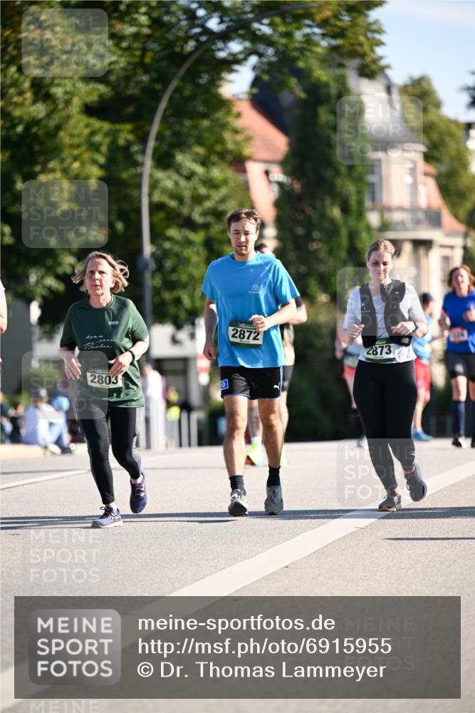 01.09.2024 - BARMER Alsterlauf Dr. Thomas Lammeyer http://msf.ph/oto/6915955 01.09.2024 09:48:38 Laufen 2803, 2872, 2873 meine-sportfotos.de
