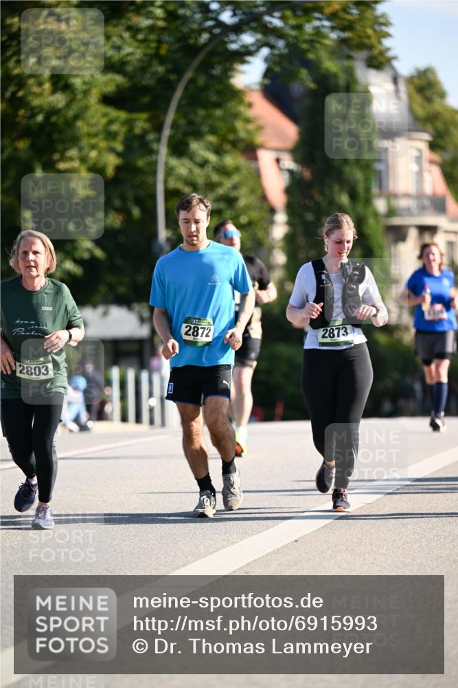 01.09.2024 - BARMER Alsterlauf Dr. Thomas Lammeyer http://msf.ph/oto/6915993 01.09.2024 09:48:39 Laufen 2803, 2872, 2873 meine-sportfotos.de