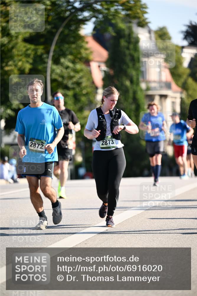 01.09.2024 - BARMER Alsterlauf Dr. Thomas Lammeyer http://msf.ph/oto/6916020 01.09.2024 09:48:40 Laufen 2872, 2873 meine-sportfotos.de