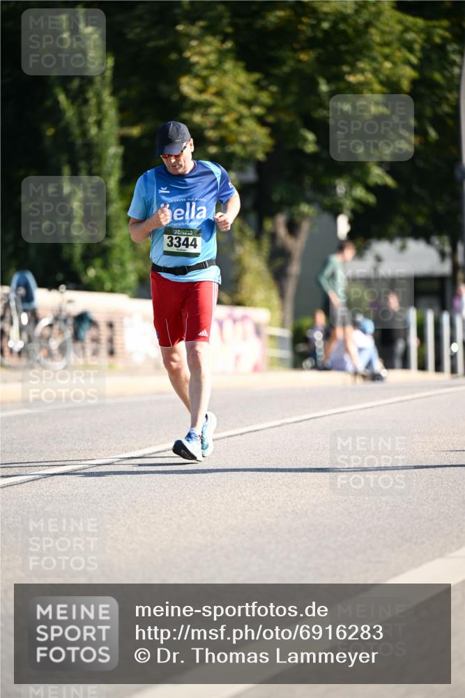 01.09.2024 - BARMER Alsterlauf Dr. Thomas Lammeyer http://msf.ph/oto/6916283 01.09.2024 09:48:49 Laufen 3344 meine-sportfotos.de