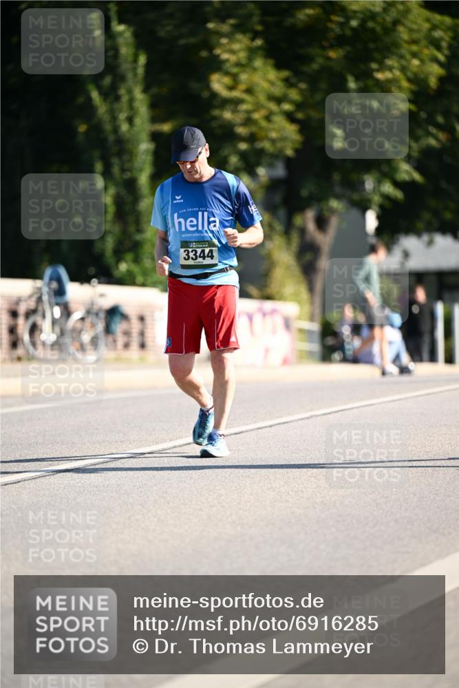 01.09.2024 - BARMER Alsterlauf Dr. Thomas Lammeyer http://msf.ph/oto/6916285 01.09.2024 09:48:49 Laufen 3344 meine-sportfotos.de