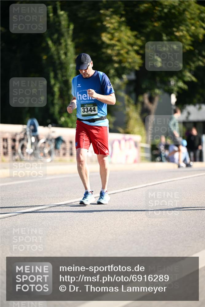 01.09.2024 - BARMER Alsterlauf Dr. Thomas Lammeyer http://msf.ph/oto/6916289 01.09.2024 09:48:49 Laufen 3344 meine-sportfotos.de