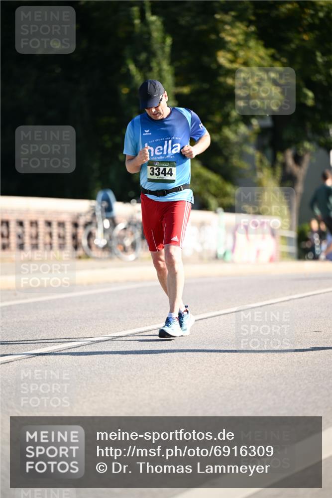 01.09.2024 - BARMER Alsterlauf Dr. Thomas Lammeyer http://msf.ph/oto/6916309 01.09.2024 09:48:49 Laufen 3344 meine-sportfotos.de