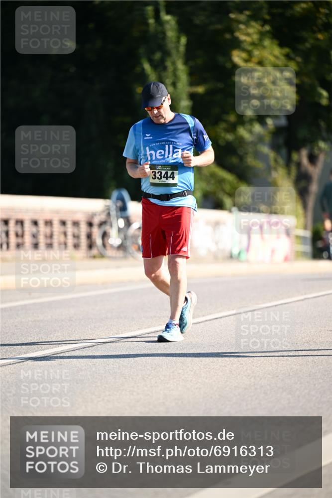 01.09.2024 - BARMER Alsterlauf Dr. Thomas Lammeyer http://msf.ph/oto/6916313 01.09.2024 09:48:49 Laufen 3344 meine-sportfotos.de