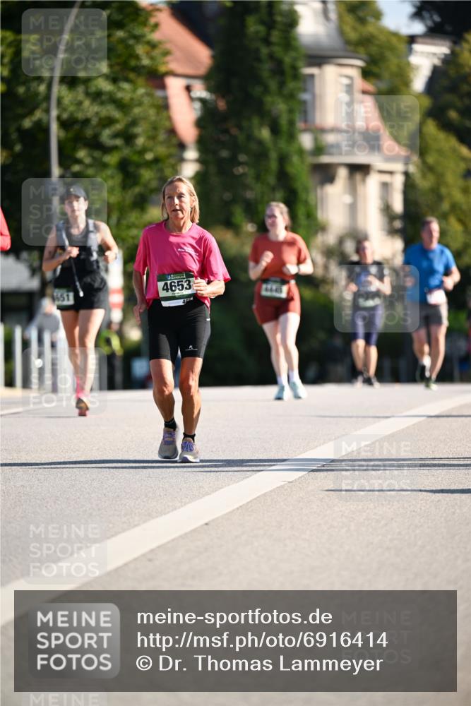01.09.2024 - BARMER Alsterlauf Dr. Thomas Lammeyer http://msf.ph/oto/6916414 01.09.2024 09:48:55 Laufen 4653, 1651, 4645 meine-sportfotos.de
