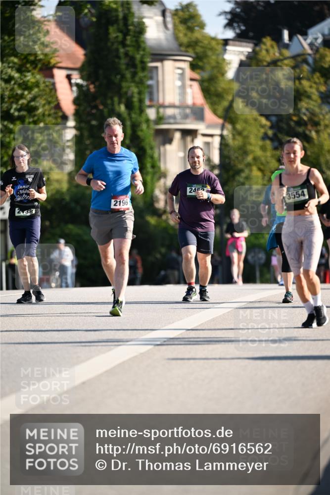 01.09.2024 - BARMER Alsterlauf Dr. Thomas Lammeyer http://msf.ph/oto/6916562 01.09.2024 09:49:01 Laufen 2196, 238, 2452, 3554 meine-sportfotos.de