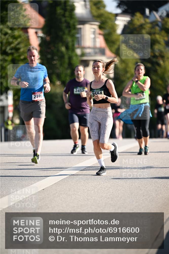 01.09.2024 - BARMER Alsterlauf Dr. Thomas Lammeyer http://msf.ph/oto/6916600 01.09.2024 09:49:03 Laufen 2196, 2452, 3554 meine-sportfotos.de