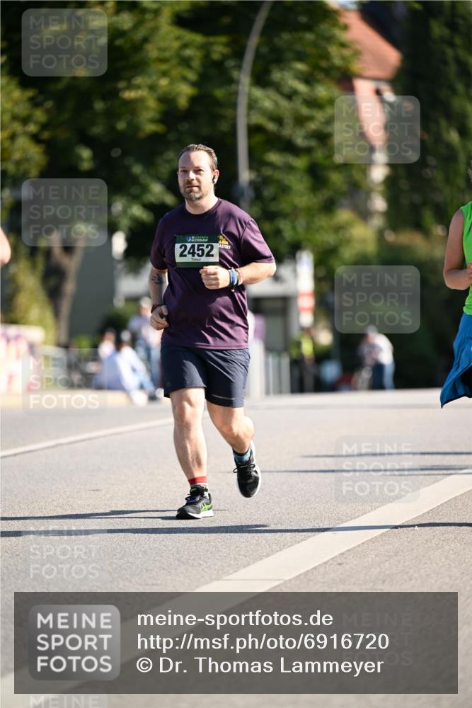 01.09.2024 - BARMER Alsterlauf Dr. Thomas Lammeyer http://msf.ph/oto/6916720 01.09.2024 09:49:07 Laufen 2452 meine-sportfotos.de
