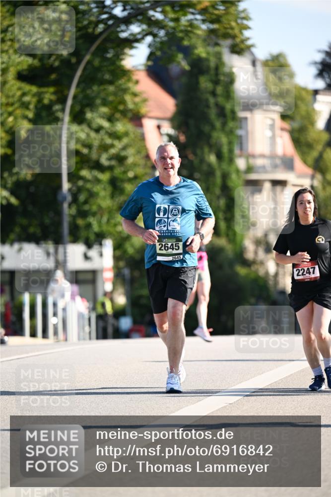 01.09.2024 - BARMER Alsterlauf Dr. Thomas Lammeyer http://msf.ph/oto/6916842 01.09.2024 09:49:12 Laufen 2645, 2645, 2247 meine-sportfotos.de