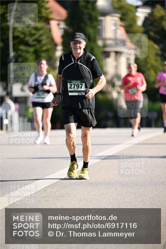 01.09.2024 - BARMER Alsterlauf Dr. Thomas Lammeyer http://msf.ph/oto/6917116 01.09.2024 09:49:33 Laufen 2797, 2797 meine-sportfotos.de