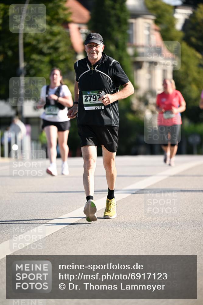01.09.2024 - BARMER Alsterlauf Dr. Thomas Lammeyer http://msf.ph/oto/6917123 01.09.2024 09:49:33 Laufen 2797, 2797 meine-sportfotos.de