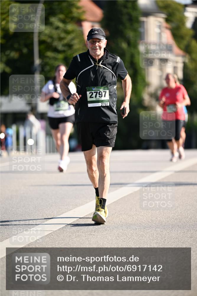 01.09.2024 - BARMER Alsterlauf Dr. Thomas Lammeyer http://msf.ph/oto/6917142 01.09.2024 09:49:33 Laufen 135, 2797, 2797 meine-sportfotos.de
