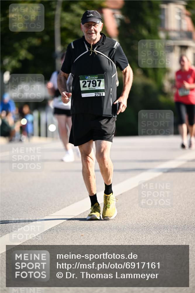 01.09.2024 - BARMER Alsterlauf Dr. Thomas Lammeyer http://msf.ph/oto/6917161 01.09.2024 09:49:34 Laufen 135, 2797, 2797 meine-sportfotos.de
