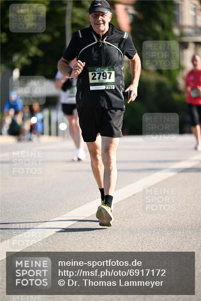 01.09.2024 - BARMER Alsterlauf Dr. Thomas Lammeyer http://msf.ph/oto/6917172 01.09.2024 09:49:34 Laufen 35, 2797, 2797 meine-sportfotos.de