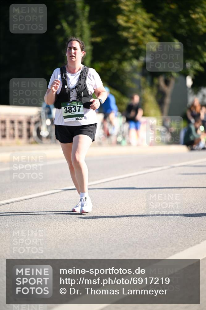01.09.2024 - BARMER Alsterlauf Dr. Thomas Lammeyer http://msf.ph/oto/6917219 01.09.2024 09:49:38 Laufen 3837, 3837 meine-sportfotos.de