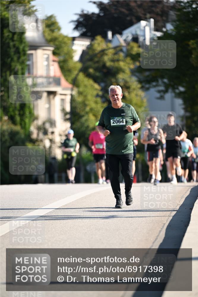 01.09.2024 - BARMER Alsterlauf Dr. Thomas Lammeyer http://msf.ph/oto/6917398 01.09.2024 09:49:47 Laufen 2064 meine-sportfotos.de